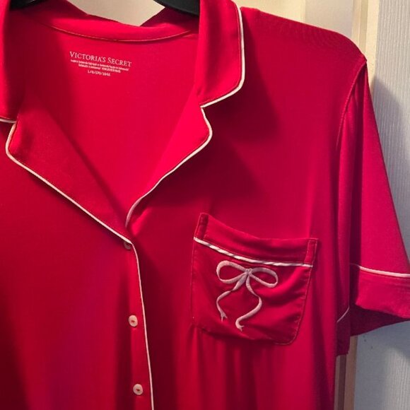 VS SOFT SHORT PAJAMA SET IN MODEL - NWT - LARGE - LIPSTICK RED - Picture 6 of 9